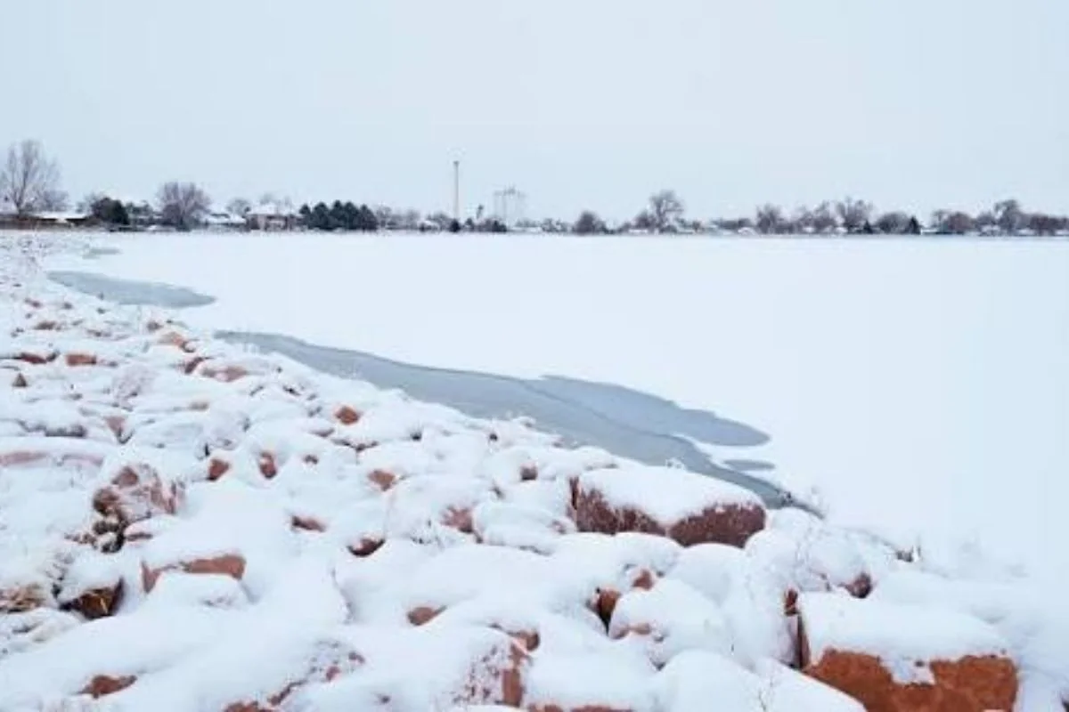 Snow-covered lakeshore on the plains of northern Colorado in winter